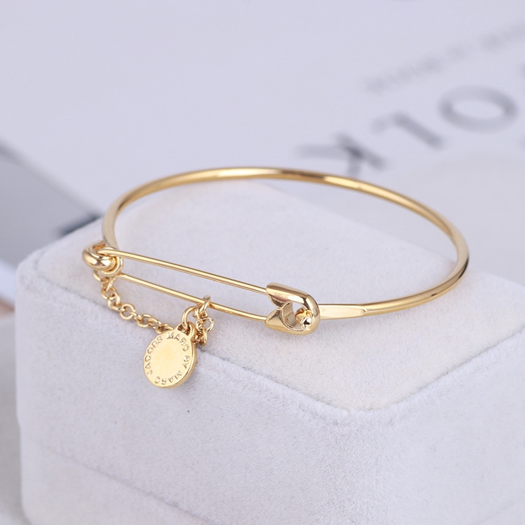 Marc by Marc Jacobs safety pin bracelet in gold tone stainless stee