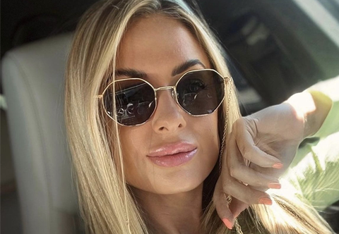 Lunettes de soleil Valentino Garavani VA2040 Hexagonales dotée d'une chaine Lunettes de soleil Valentino Garavani VA2040 Hexagonales dotée d'une chaine