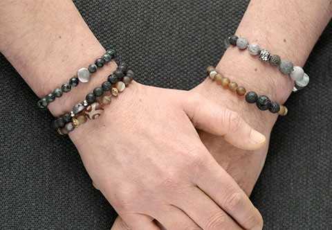 Pourquoi porter des bijoux en pierre de lave peut être bénéfique ? Pourquoi porter des bijoux en pierre de lave peut être bénéfique ?